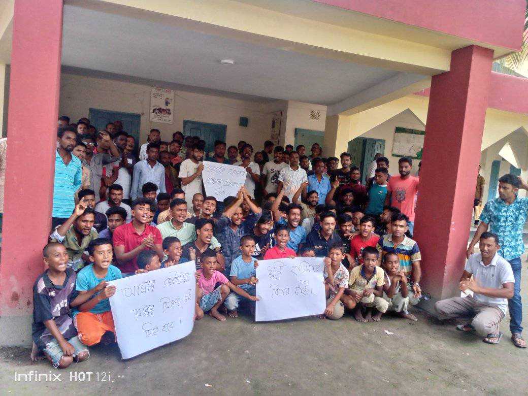 পার্বতীপুর উপজেলা পরিষদ নির্বাচনে নির্বাচিতদের পদত্যাগ দাবিতে মানববন্ধন