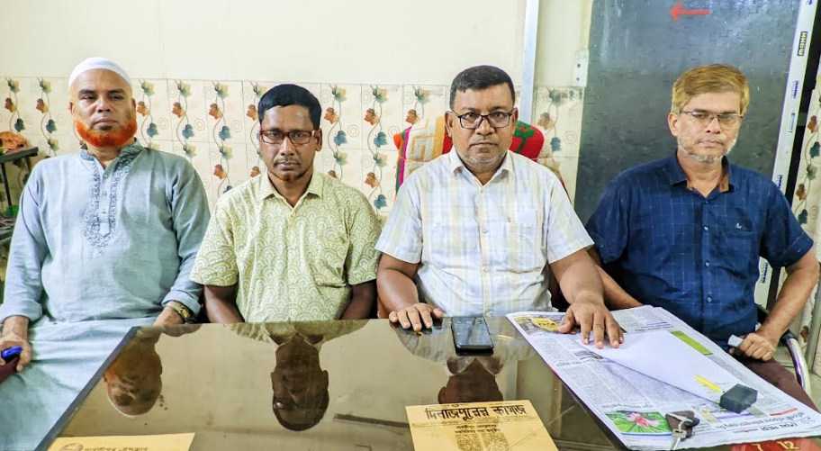 পার্বতীপুর প্রেস ক্লাবে সভাপতি মনজুরুল আলম ও শাহাজুল ইসলামকে সম্পাদক করে ১১ সদস্য বিশিষ্ট কার্যনির্বাহী কমিটি গঠন