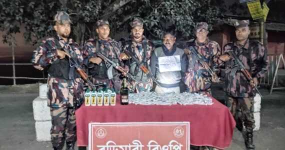 লালমনিরহাট সীমান্তে দেড় লক্ষ টাকার মালামাল সহ এক ভারতীয় নাগরিক আটক