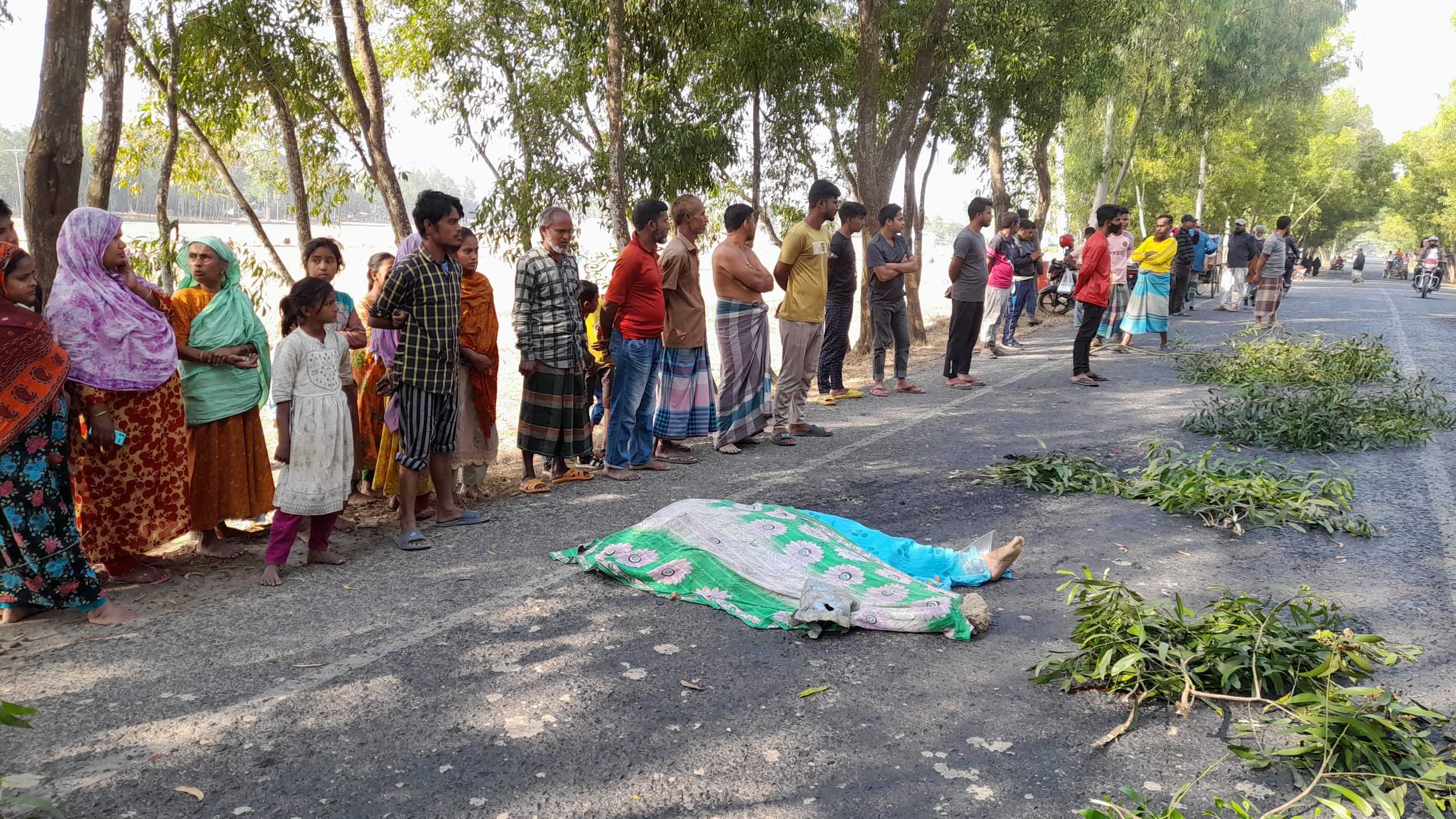 ট্রাক্টরের চাকায় পিষ্ট হয়ে নারীর মৃত্যু