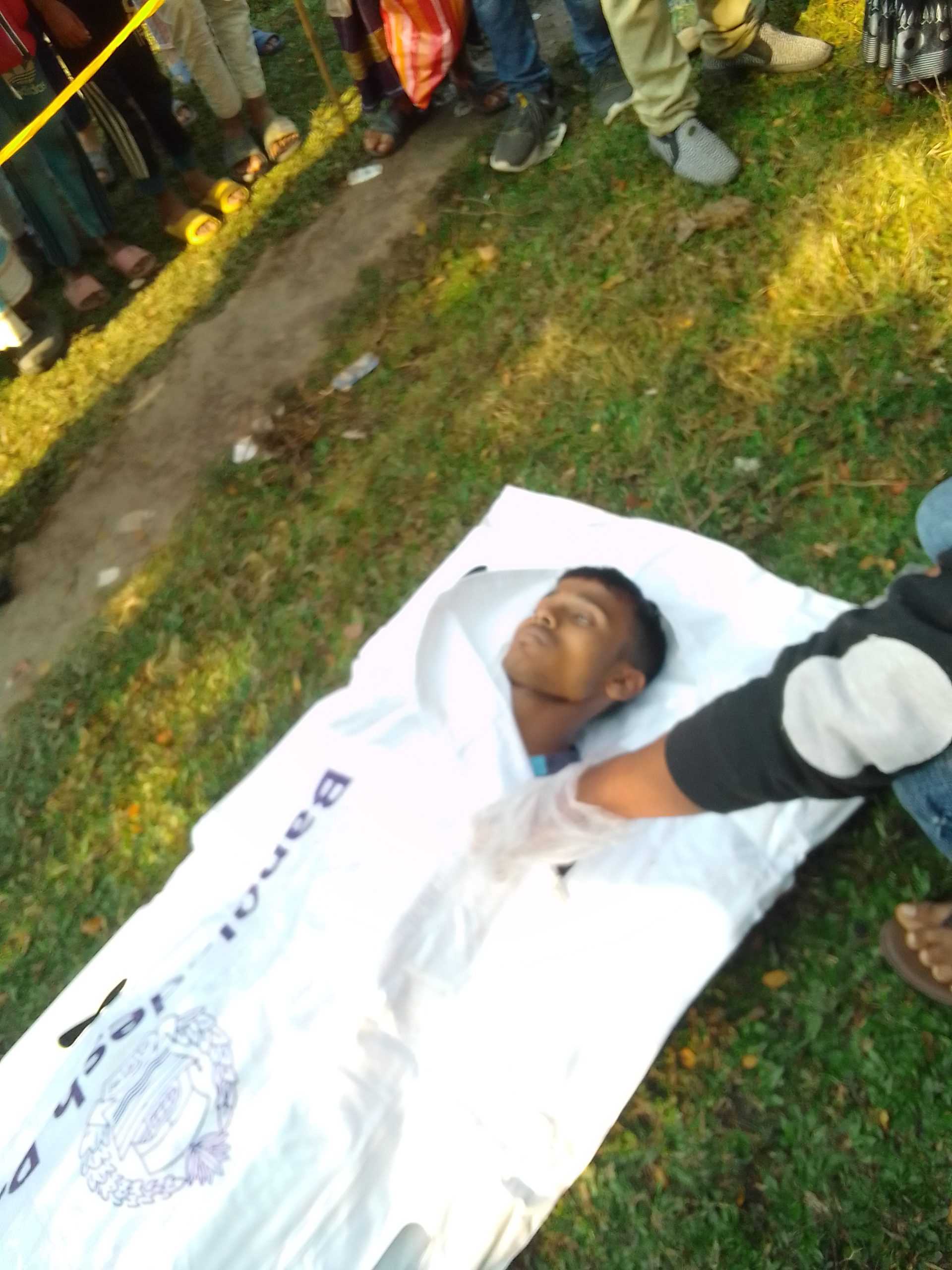 পার্বতীপুর রেলওয়ে ইর্য়াডের আম গাছে যুবকের আত্মহত্যা