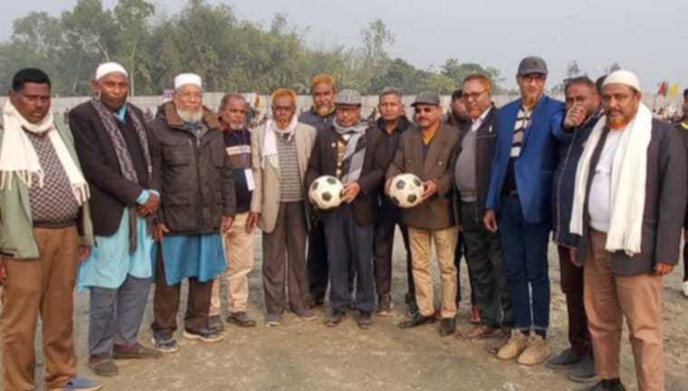 পার্বতীপুরে মিজানুর রহমান সিয়াম গোল্ডকাপ ফুটবল টুর্নামেন্টর সেমিফাইনাল অনুষ্ঠিত