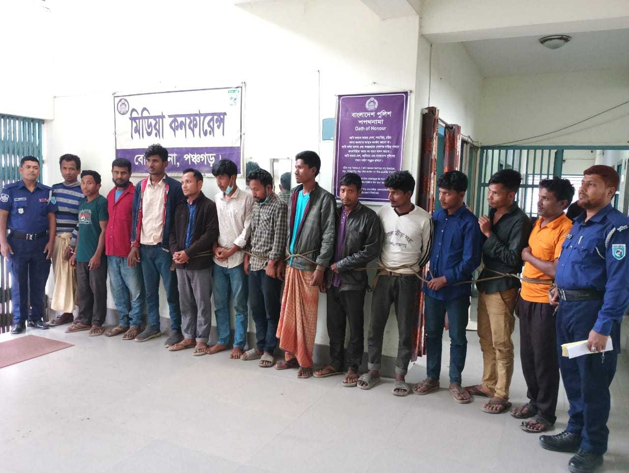 পঞ্চগড় বোদায় ১৩ জুয়ারী আটক