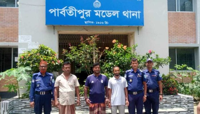 পার্বতীপুরে ডেভিল হান্টের অভিযানে গ্রেফতার ৪