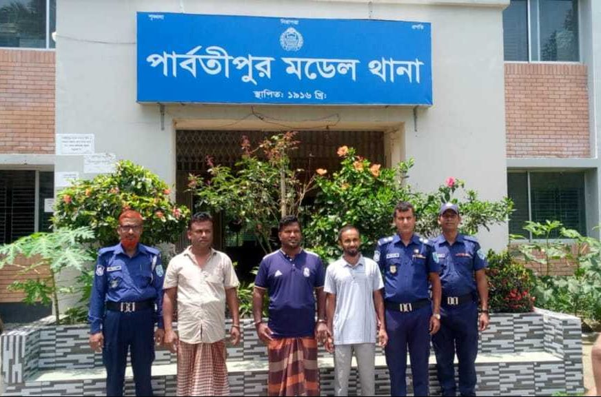 পার্বতীপুরে ডেভিল হান্টের অভিযানে গ্রেফতার ৪