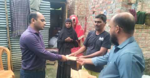 পার্বতীপুরে পানিতে ডুবে মৃত্যু দুই শিশুর পরিবার পেল আর্থিক অনুদান
