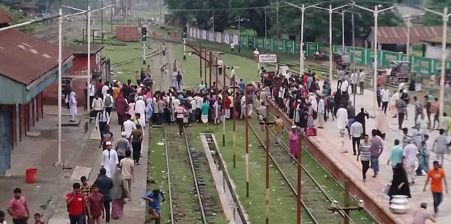 রামসাগর এক্সপ্রেস ট্রেনের ছাদের উপর থেকে পড়ে ১জনের মৃত্যু 