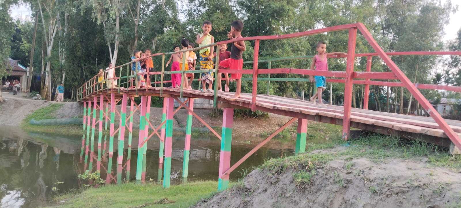 কুড়িগ্রামে চরাঞ্চলের মানুষের  বদলে কাজ করছেন : ডিসি নুসরাত সুলতান