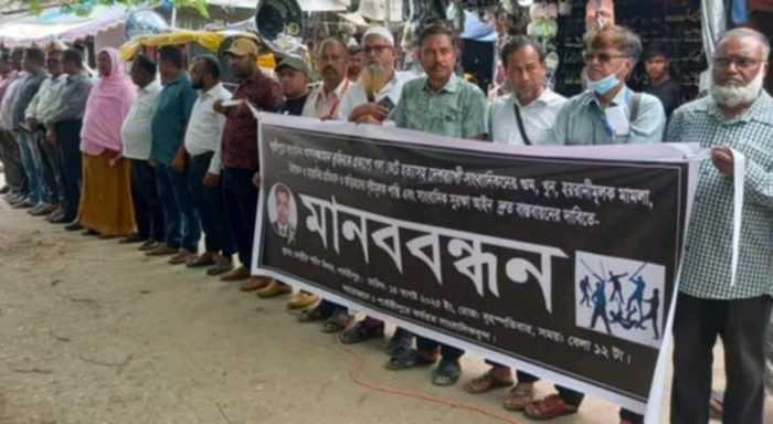 পার্বতীপুরে সাংবাদিক তুহিন হত্যার বিচারের দাবীতে মানববন্ধন