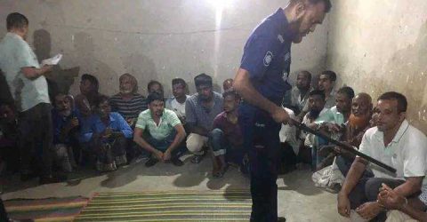 পার্বতীপুরে জুয়ার আসরে যৌথবাহিনীর অভিযানে গ্রেফতার ২৩