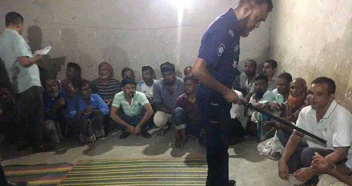 পার্বতীপুরে জুয়ার আসরে যৌথবাহিনীর অভিযানে গ্রেফতার ২৩