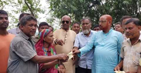 পার্বতীপুরে বিএনপির সহায়তা প্রদান অগ্নিকাণ্ডে ক্ষতিগ্রস্ত ১০ পরিবারকে