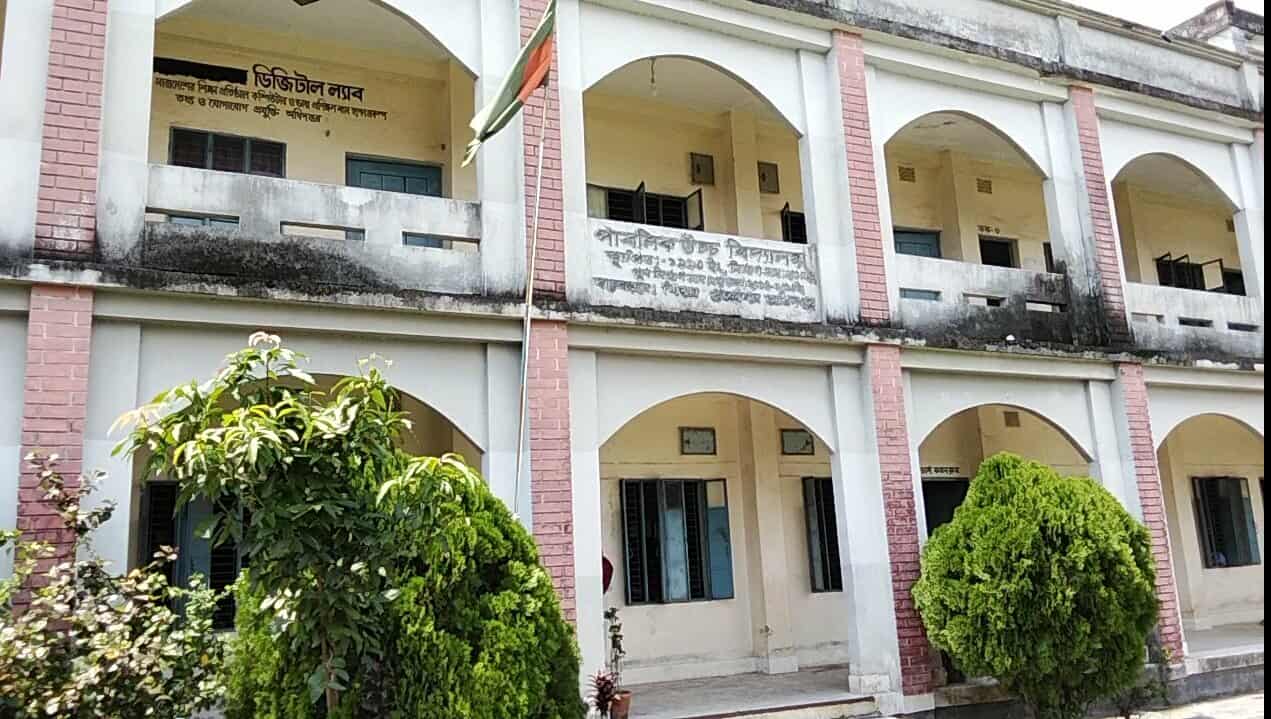 পাবর্তীপুরে পরীক্ষার ফি না দেয়ার ছাত্রীর সাথে অসৌজন্যমূলক আচরণ শিক্ষকের 