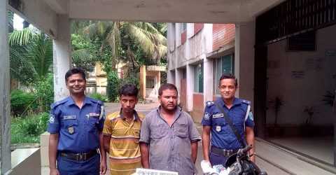 কুড়িগ্রামের ফুলবাড়ীতে ৫ কেজি গাঁজা ও ১টি মোটরসাইকেল  সহ ২ জন গ্রেফতার